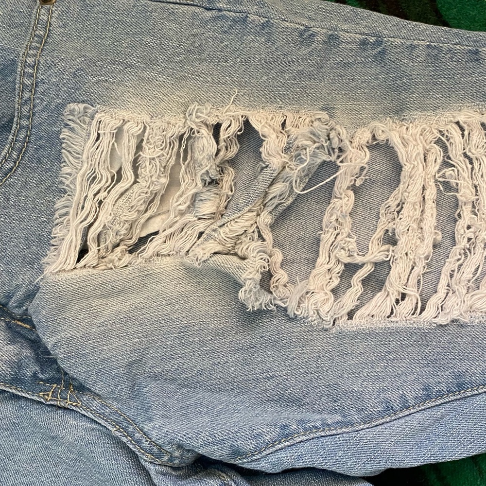 😇 SOLD - RIPPED DENIM BERMUDA SHORTS - Picture 2 of 4
